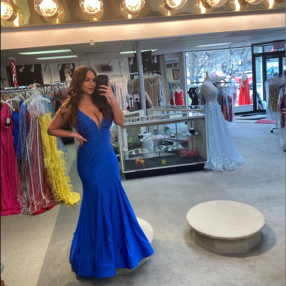 SHERRI HILL FORMAL GOWN